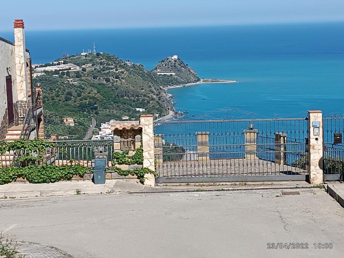 Ferienwohnung Tra Cielo E Mare Capo dʼOrlando Exterior foto