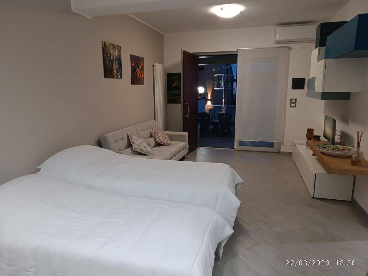 Ferienwohnung Tra Cielo E Mare Capo dʼOrlando Exterior foto